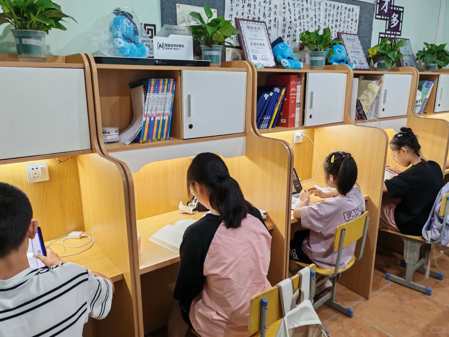 AI课成了额外负担？如何让AI教育与学科教学自然融合